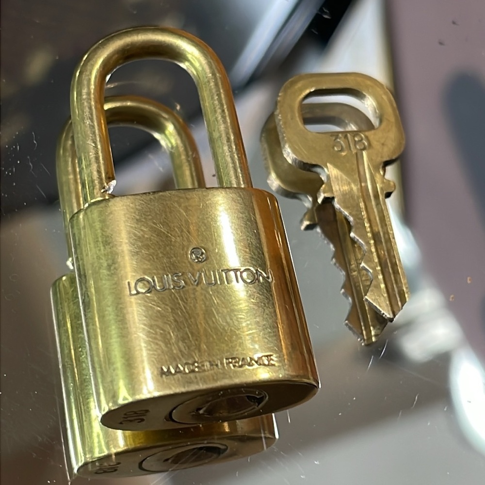 Louis Vuitton lock and key # 318 with gold plated chain